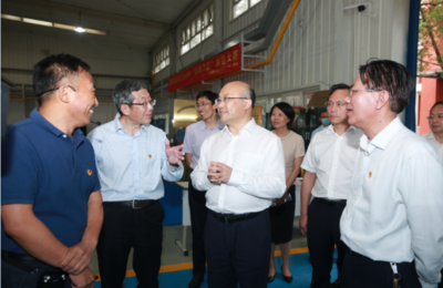 四川省委常委、組織部部長王正譜一行蒞臨成都科技學校調研指導黨建工作